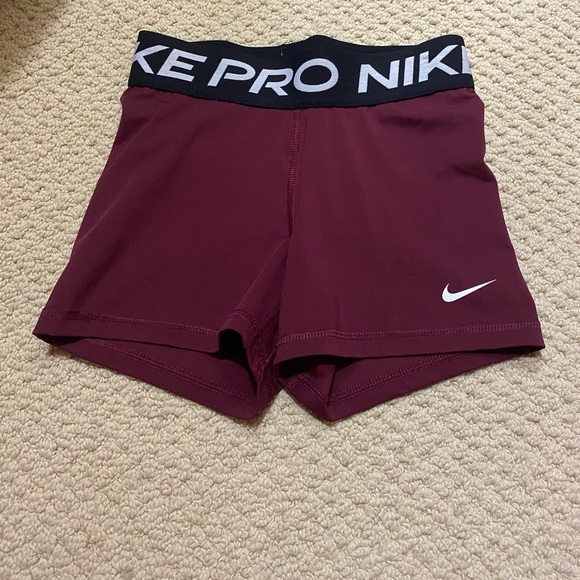 Nike Pros - Picture 1 of 3